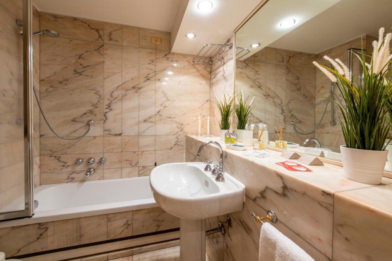 Milan Duomo Suites Bagian luar foto